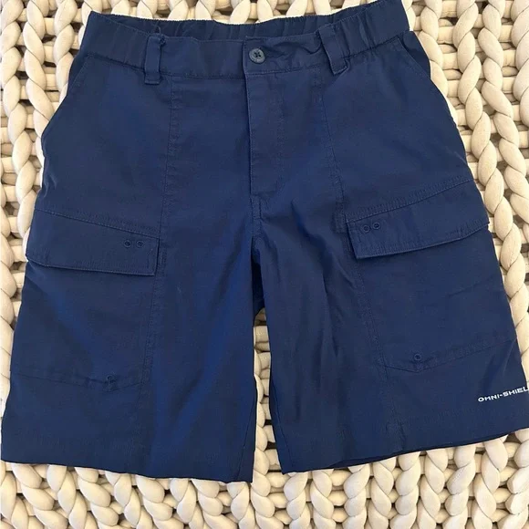 Size large Columbia Boys Navy Cargo Shorts - Picture 1 of 2